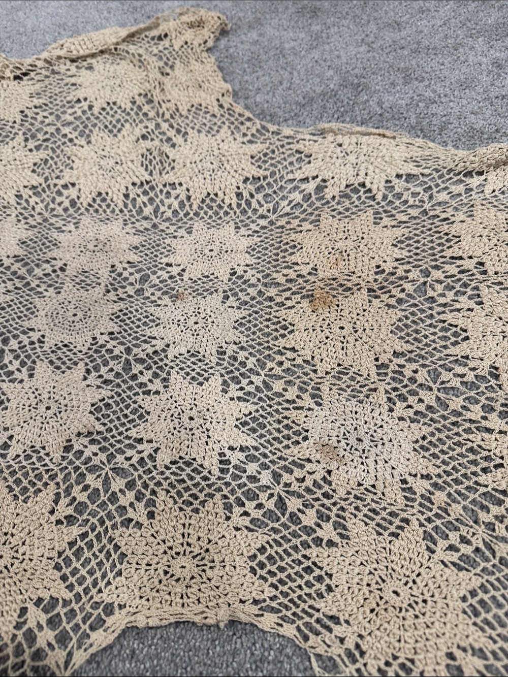 Vintage Crochet tablecloth please look at photos - Picture 6 of 9